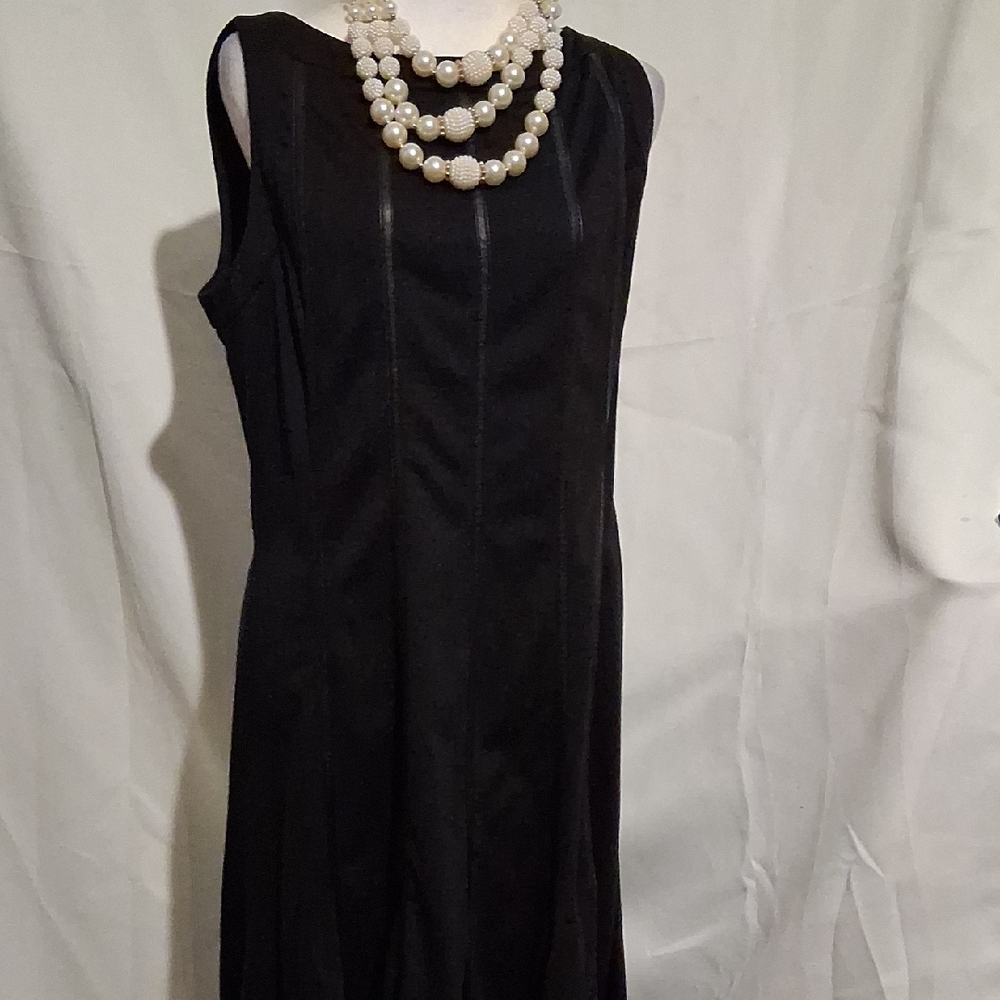 Elegant Black Sleeveless Dress